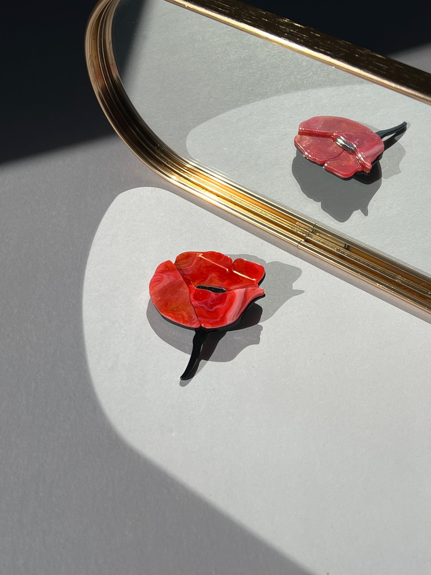 Брошка MARCH RED