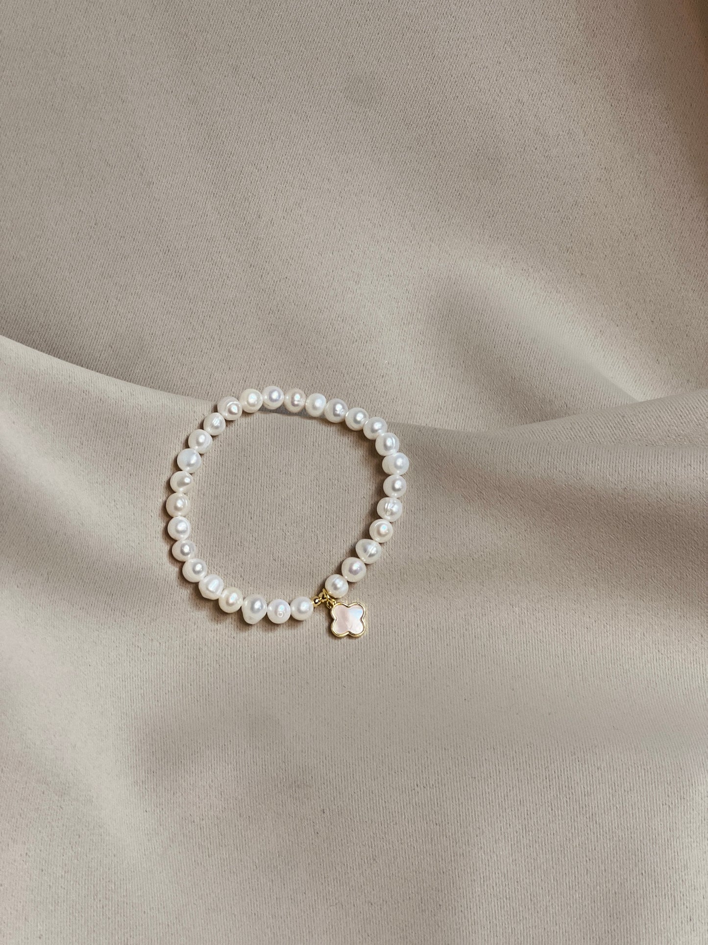 Гривна с естествени перли и седеф LUCKY