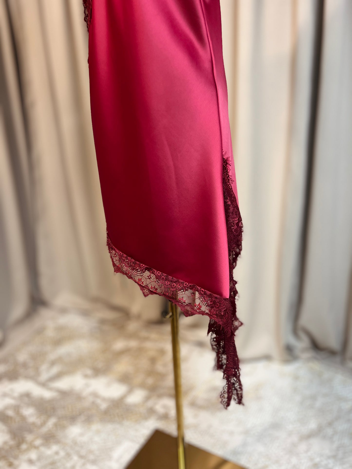 Сатенена рокля с дантела NICOLE RED