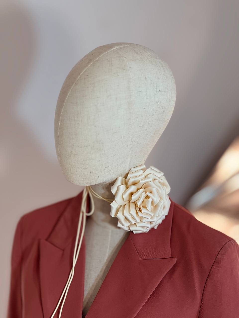 Аксесоар цвете WHITE ROSE