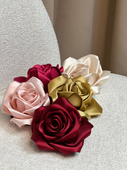 Брошка роза от сатен ROSE