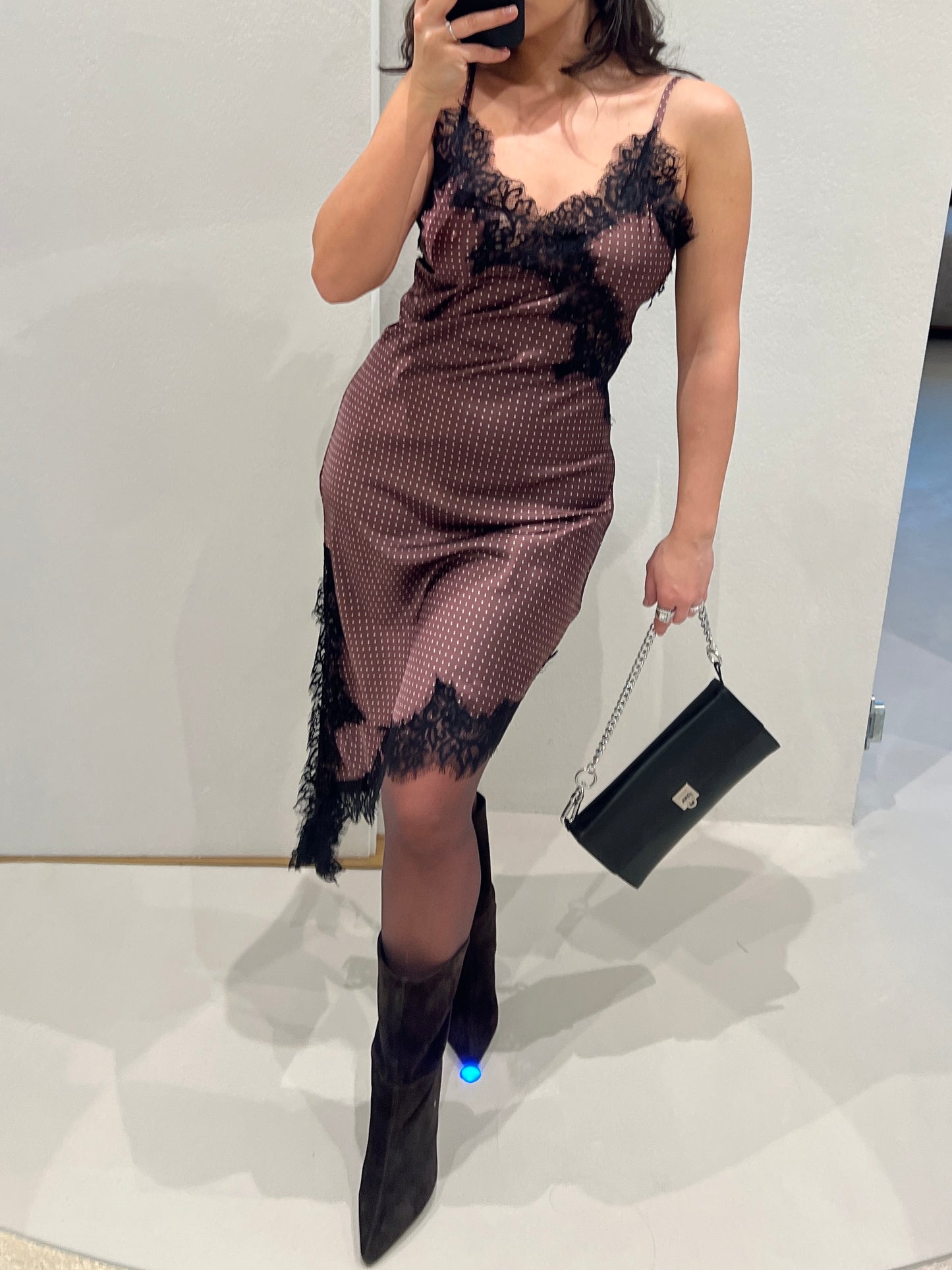 Асиметрична рокля от сатен с дантела DOLCE BROWN