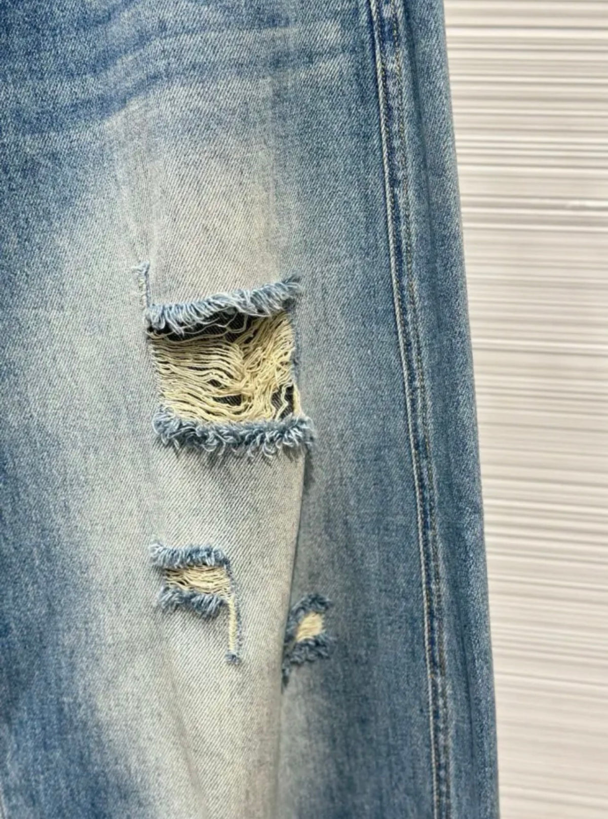 ZOË | Широки дънки сdistressed ефект
