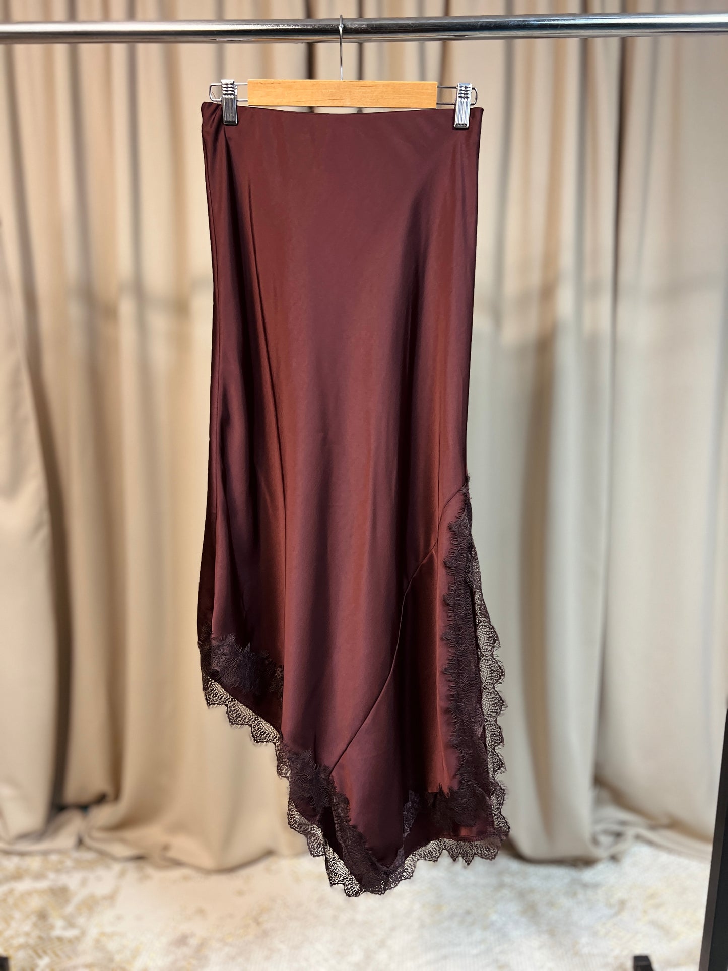 Сатенена пола с дантела BURGUNDY