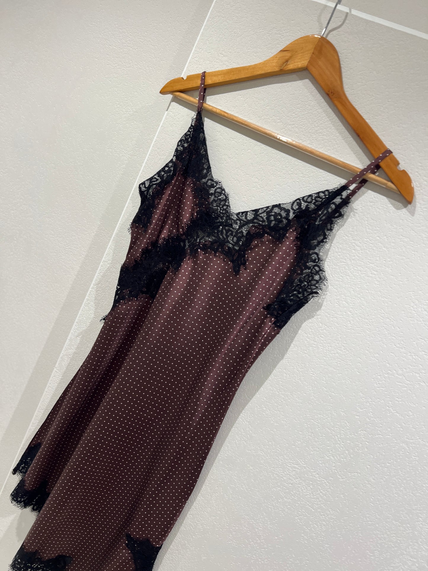 Асиметрична рокля от сатен с дантела DOLCE BROWN