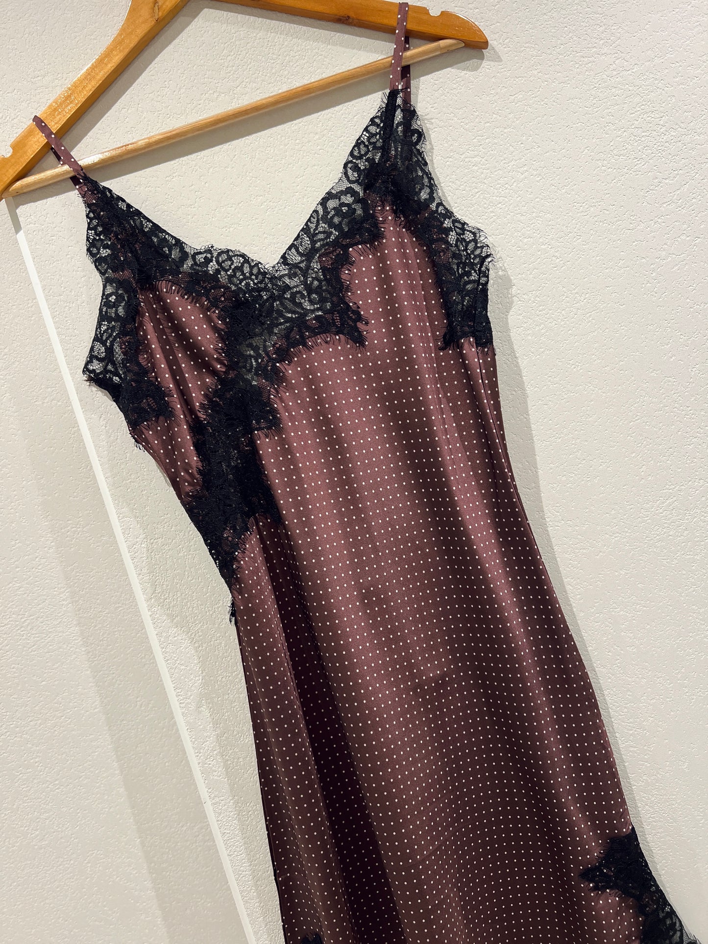 Асиметрична рокля от сатен с дантела DOLCE BROWN