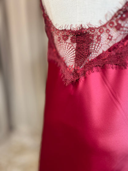 Сатенена рокля с дантела NICOLE RED