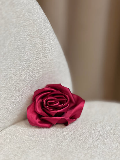 Брошка роза от сатен ROSE