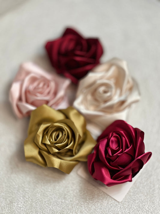 Брошка роза от сатен ROSE