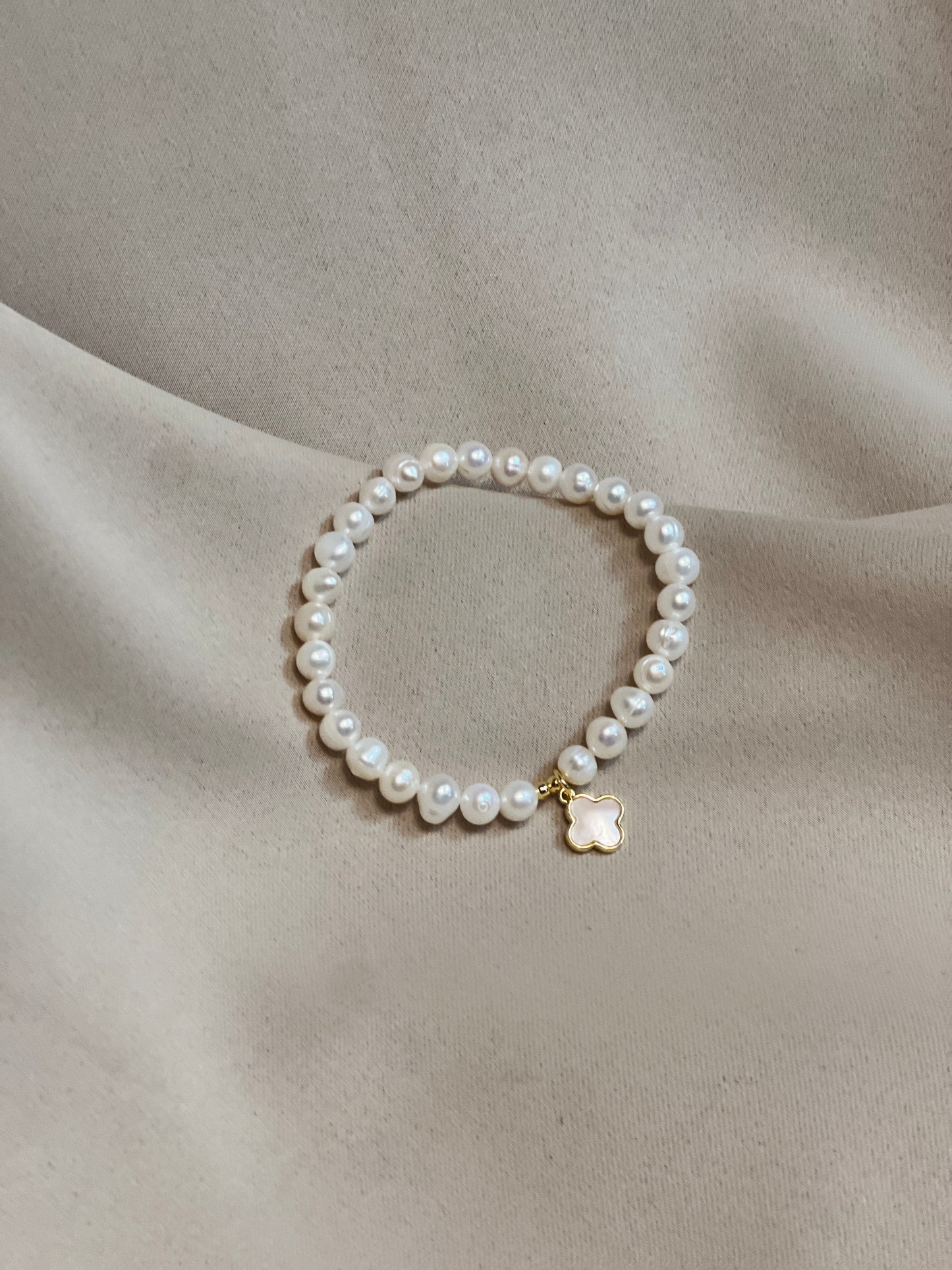 Гривна с естествени перли и седеф LUCKY