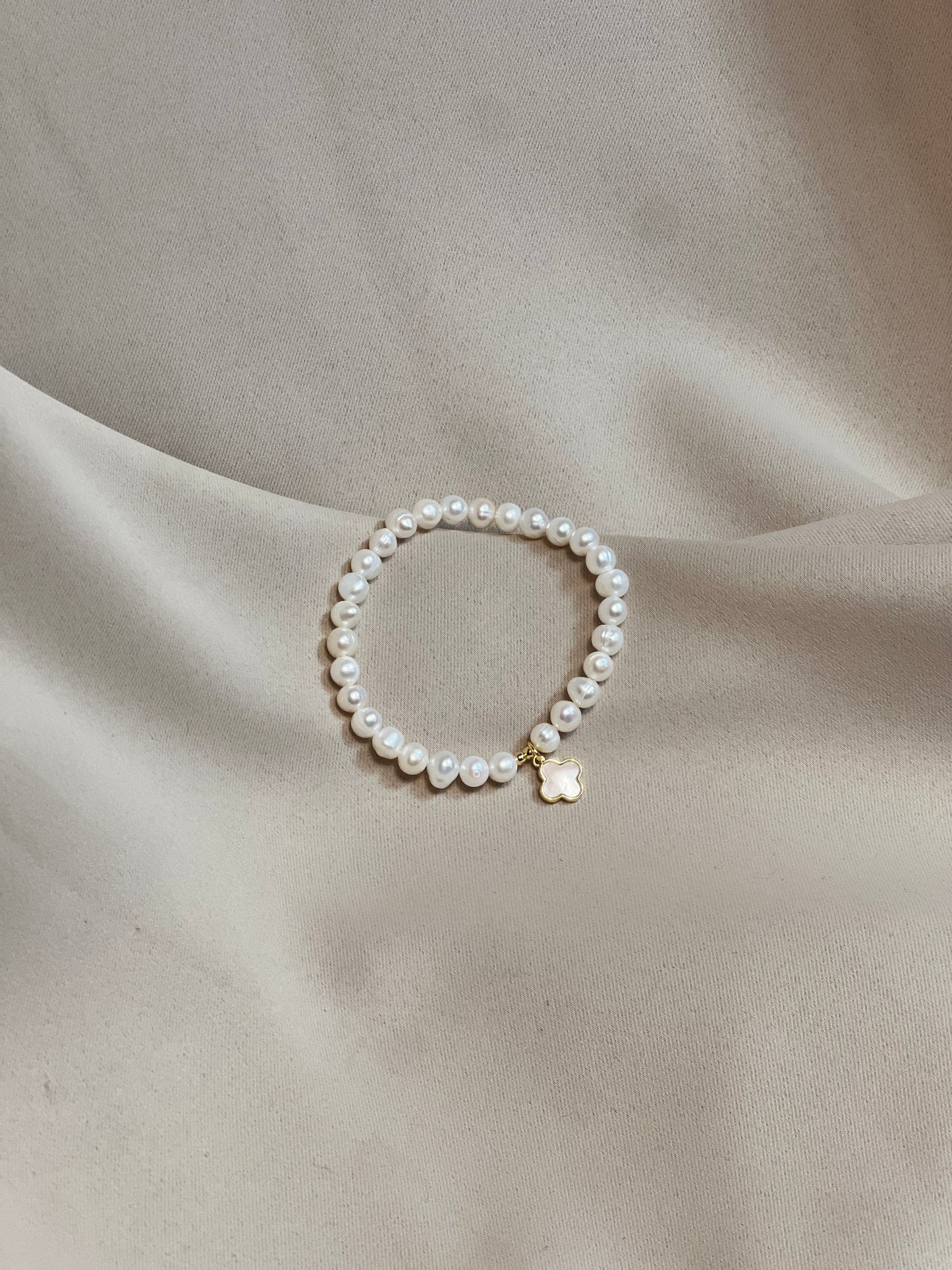 Гривна с естествени перли и седеф LUCKY