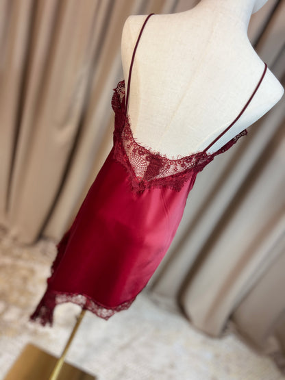 Сатенена рокля с дантела NICOLE RED