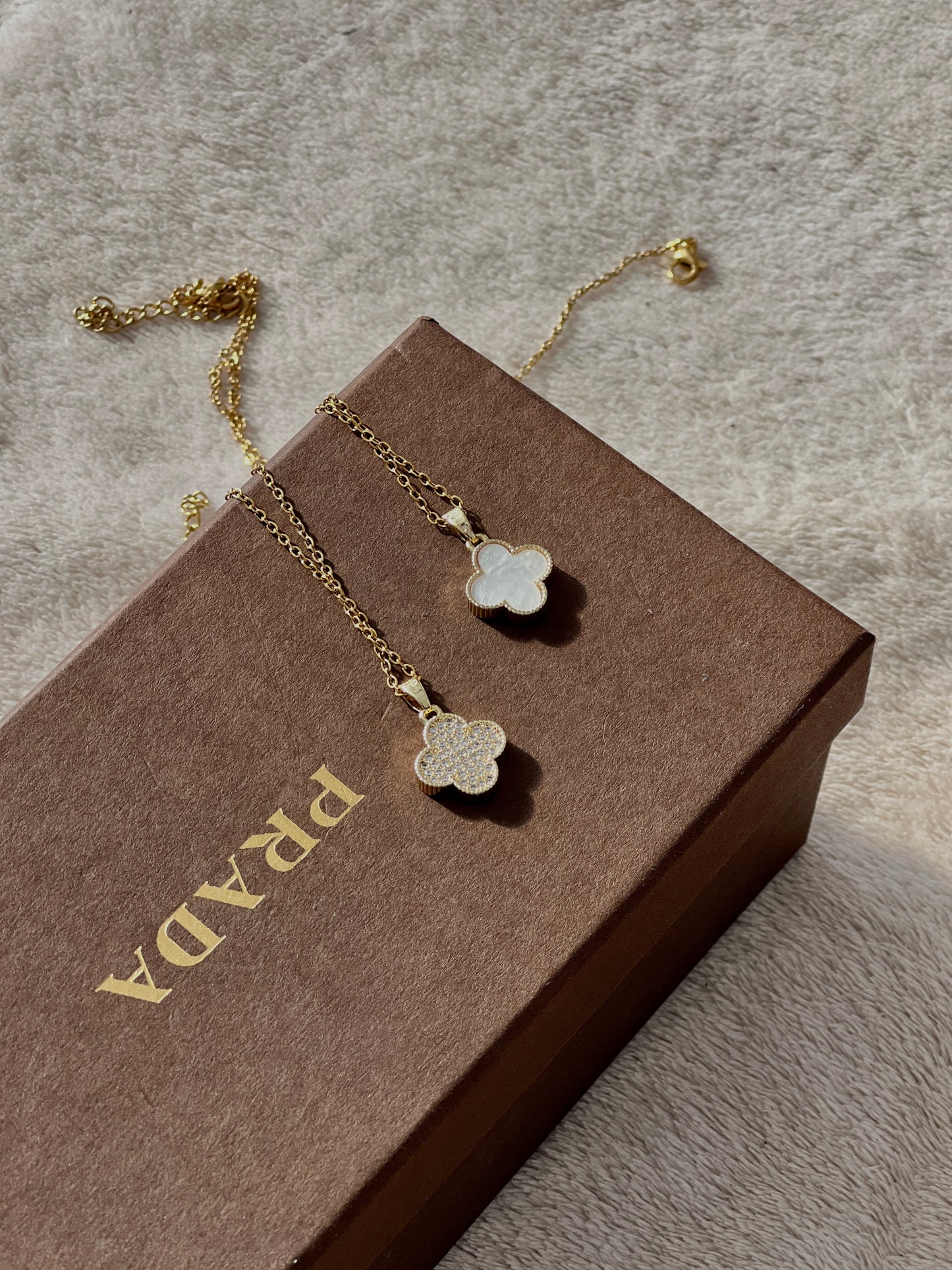 Двулицево колие с цветче от неръждаема стомана AMALFI