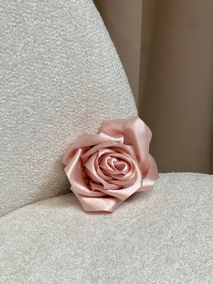 Брошка роза от сатен ROSE
