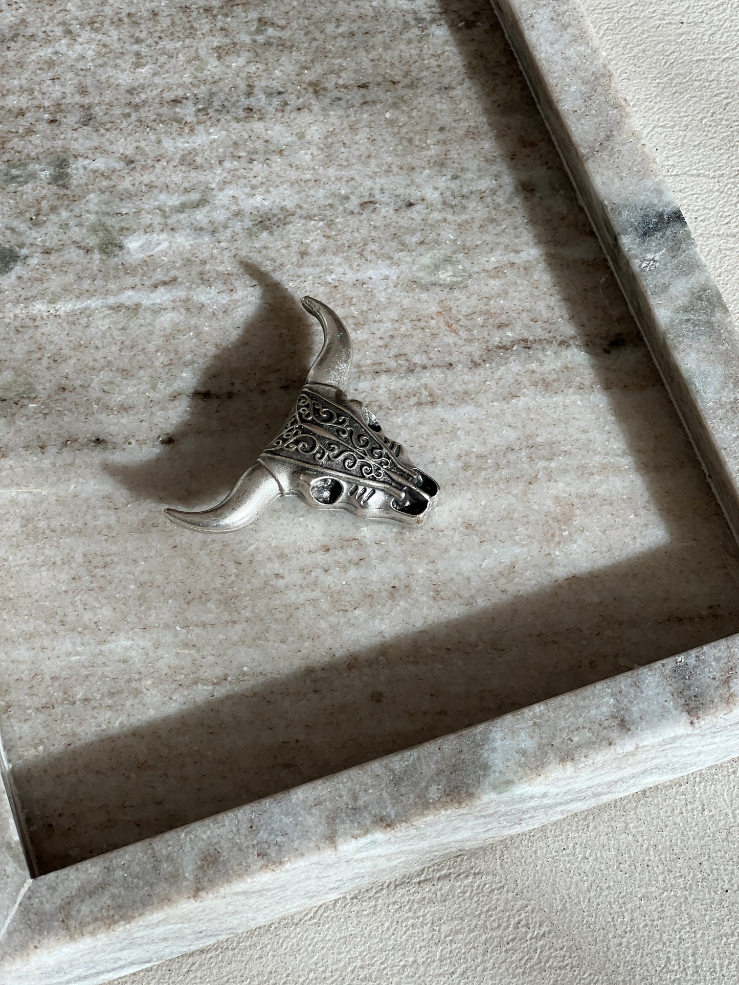 Брошка THE BULL