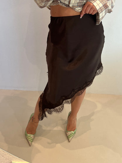 Сатенена пола с дантела TRIANGLE