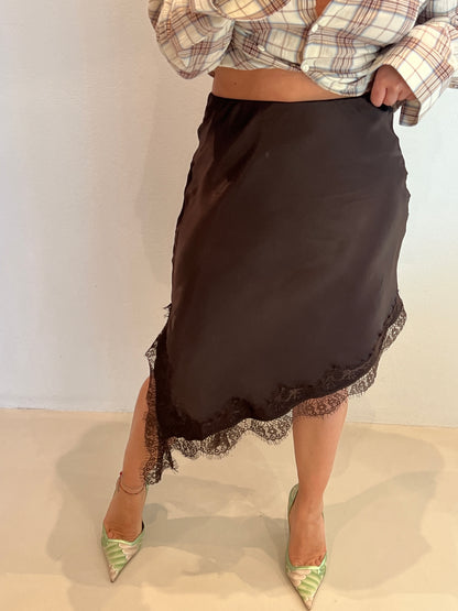 Сатенена пола с дантела TRIANGLE