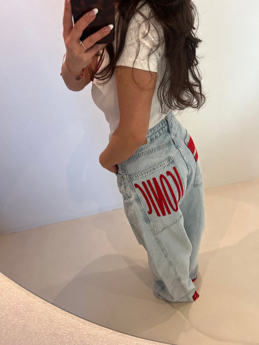 Дънки с апликации ICONIC