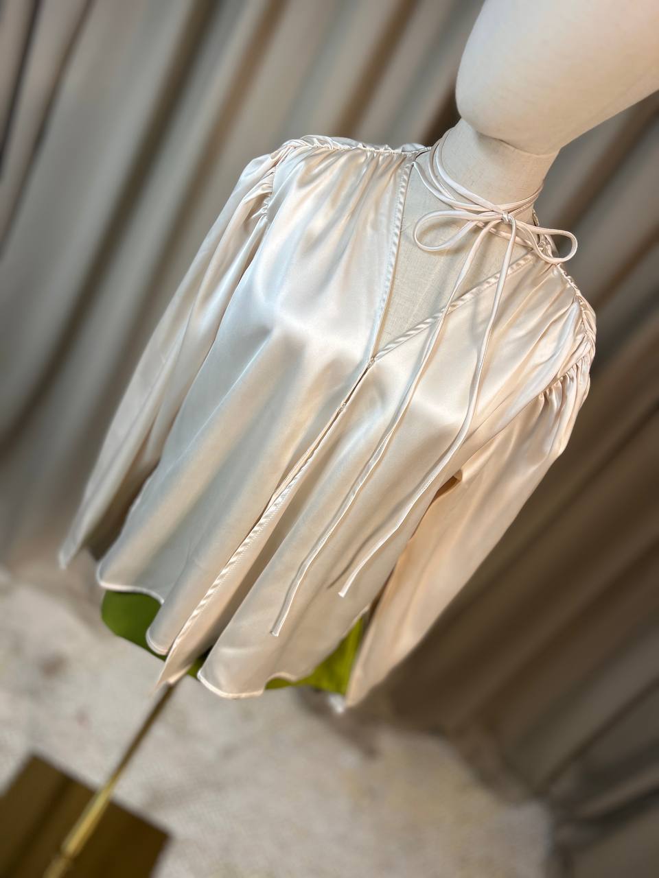 Сатенена риза с връзки LOLA