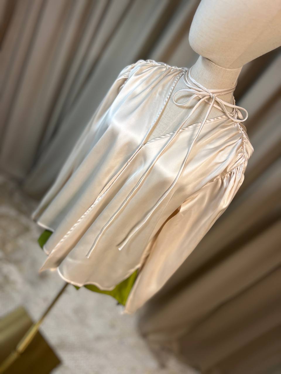 Сатенена риза с връзки LOLA