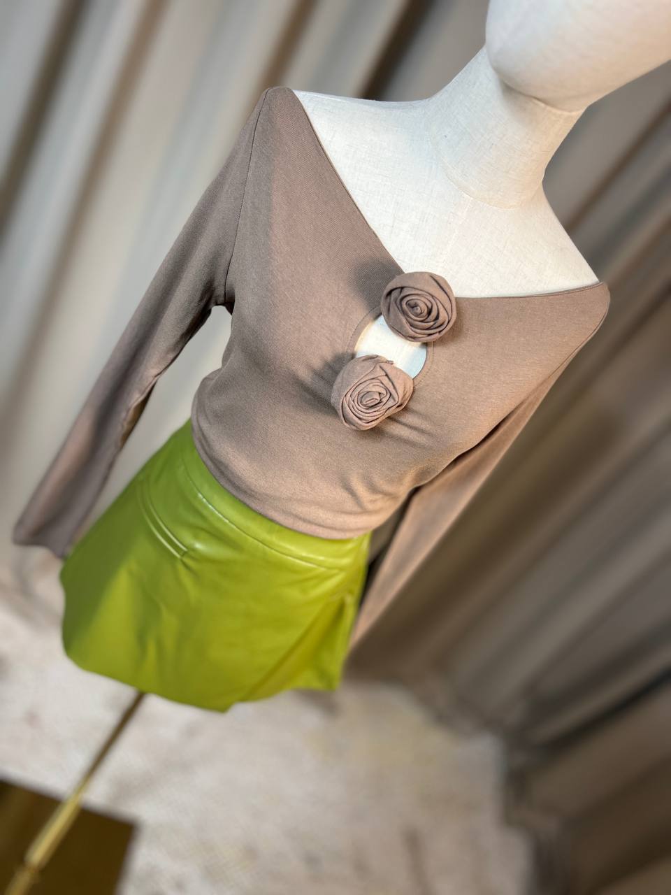 Блуза с рози ROSALIA